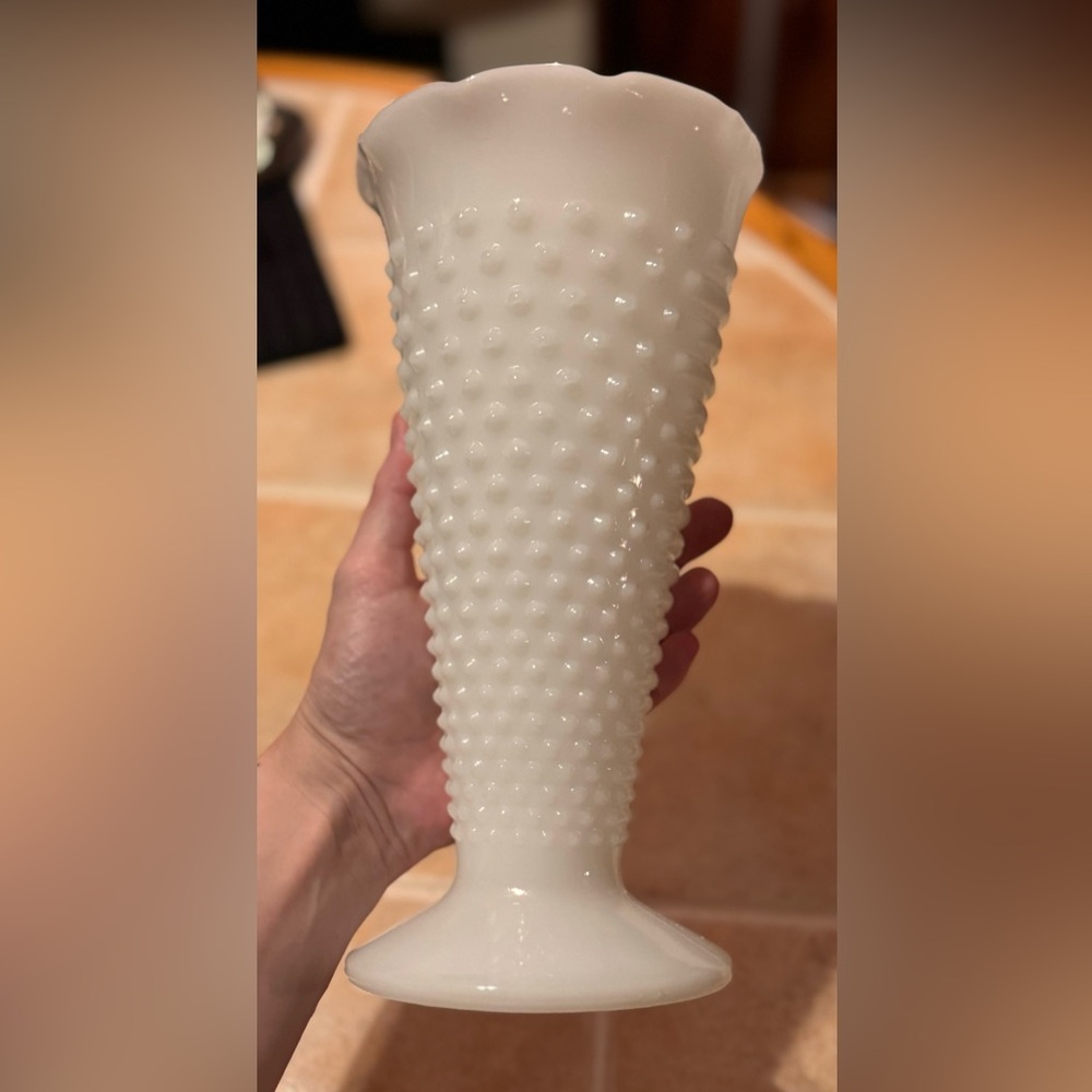 Milk Glass Vintage Hobnail Vase✨